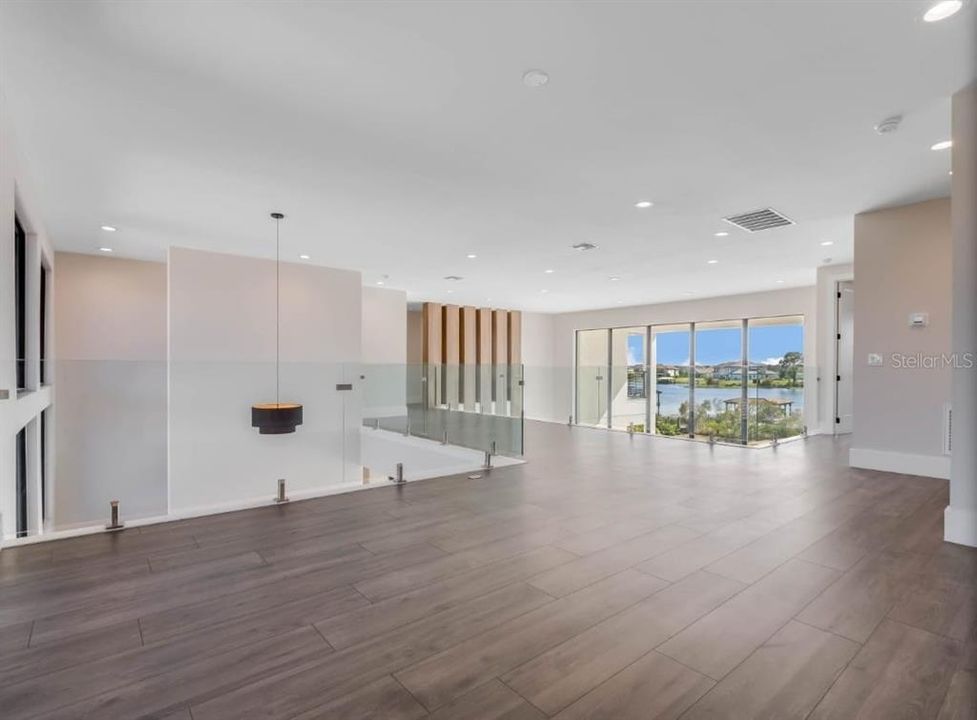 Recently Sold: $3,000,000 (5 beds, 6 baths, 6601 Square Feet)