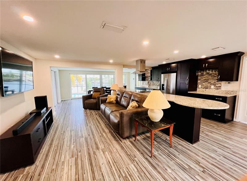 Recently Sold: $499,000 (2 beds, 2 baths, 1258 Square Feet)