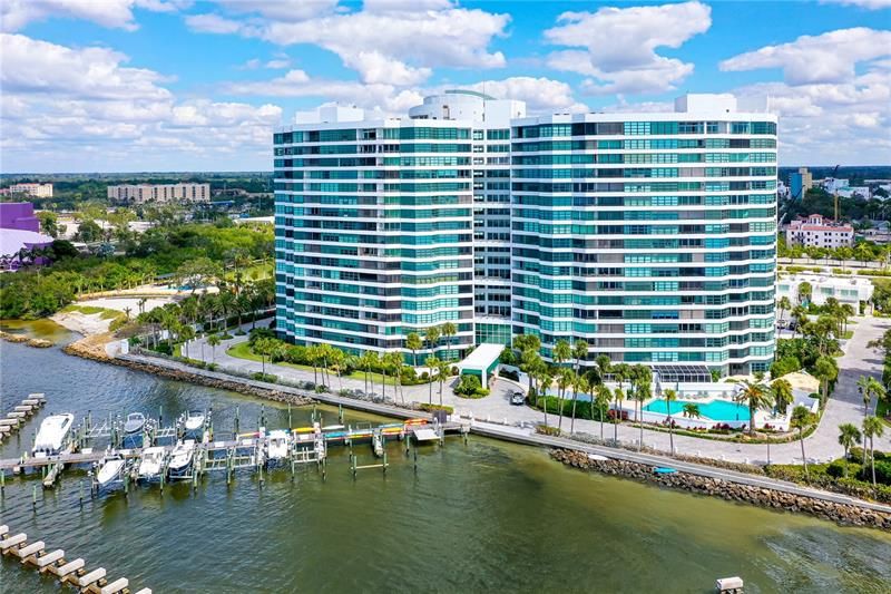 Recently Sold: $1,200,000 (2 beds, 2 baths, 1555 Square Feet)