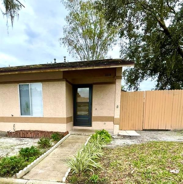 Recently Rented: $1,650 (2 beds, 2 baths, 938 Square Feet)