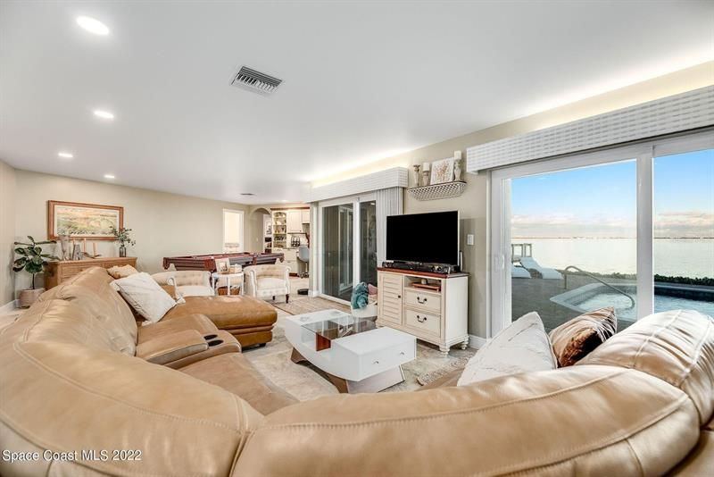 Recently Sold: $1,700,000 (4 beds, 3 baths, 2657 Square Feet)