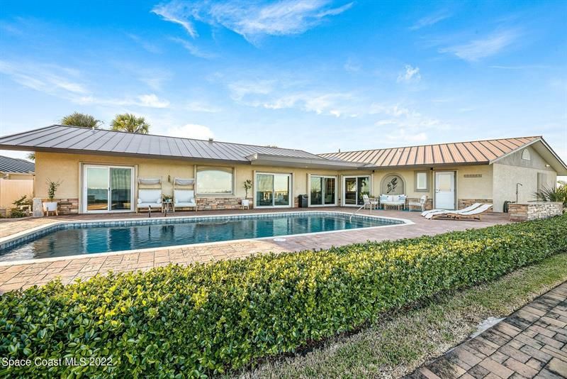 Recently Sold: $1,700,000 (4 beds, 3 baths, 2657 Square Feet)
