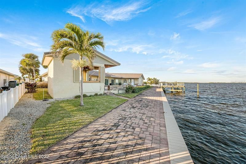 Recently Sold: $1,700,000 (4 beds, 3 baths, 2657 Square Feet)