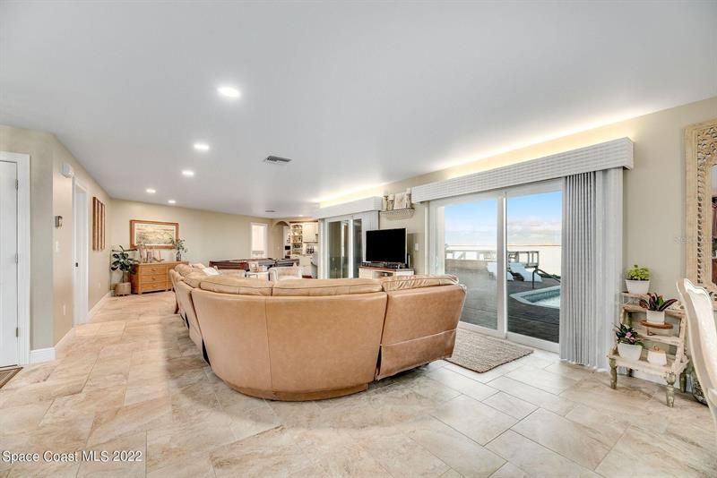 Recently Sold: $1,700,000 (4 beds, 3 baths, 2657 Square Feet)