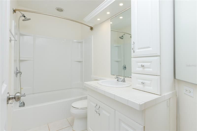 最近售出: $205,000 (2 贝兹, 1 浴室, 759 平方英尺)