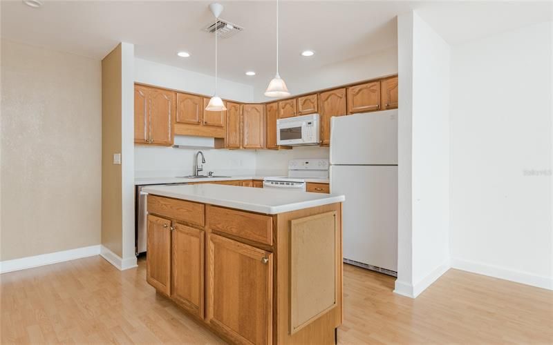 Recently Sold: $205,000 (2 beds, 1 baths, 759 Square Feet)