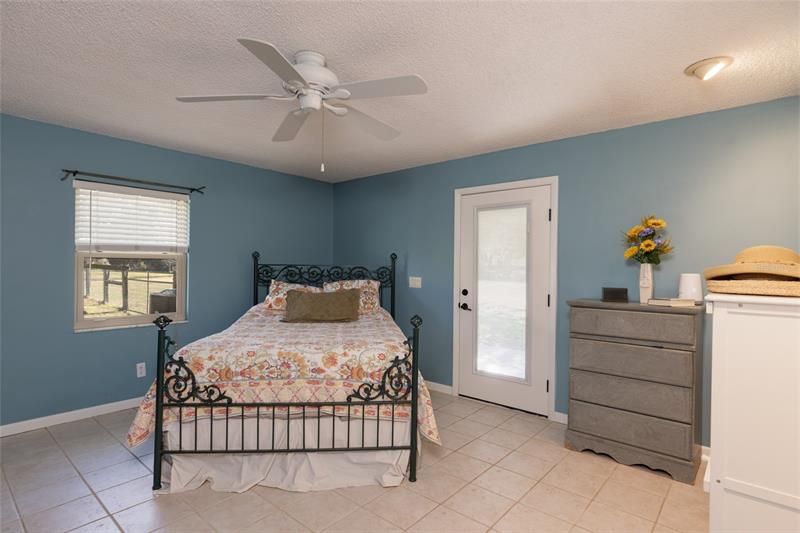 Recently Sold: $1,095,000 (1 beds, 1 baths, 1248 Square Feet)