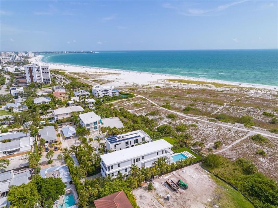 Vendido Recientemente: $13,950,000 (5 camas, 5 baños, 5716 Pies cuadrados)