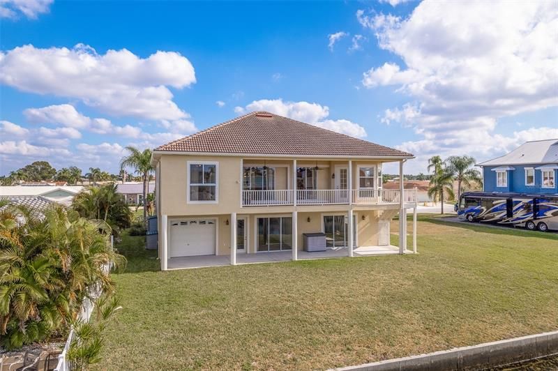 Recently Sold: $899,000 (4 beds, 3 baths, 2592 Square Feet)