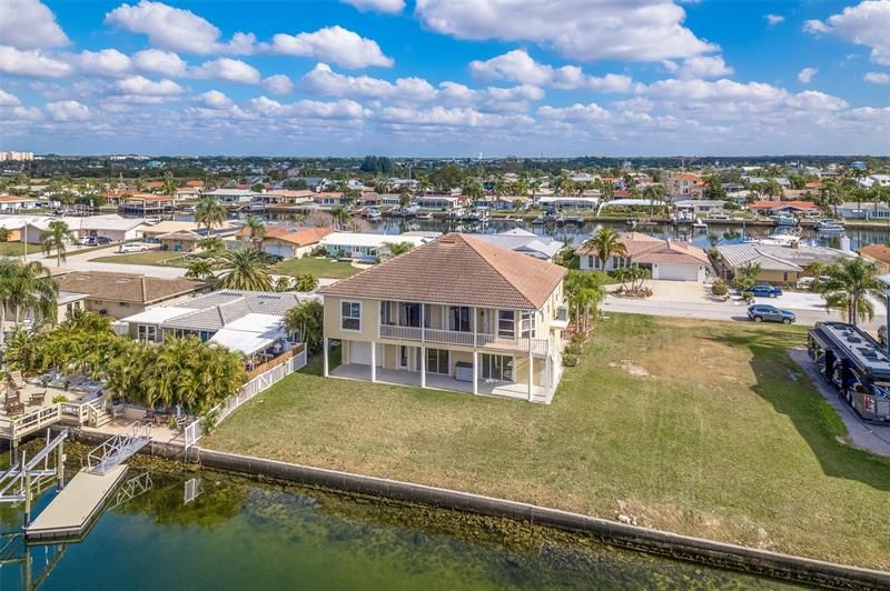 Recently Sold: $899,000 (4 beds, 3 baths, 2592 Square Feet)