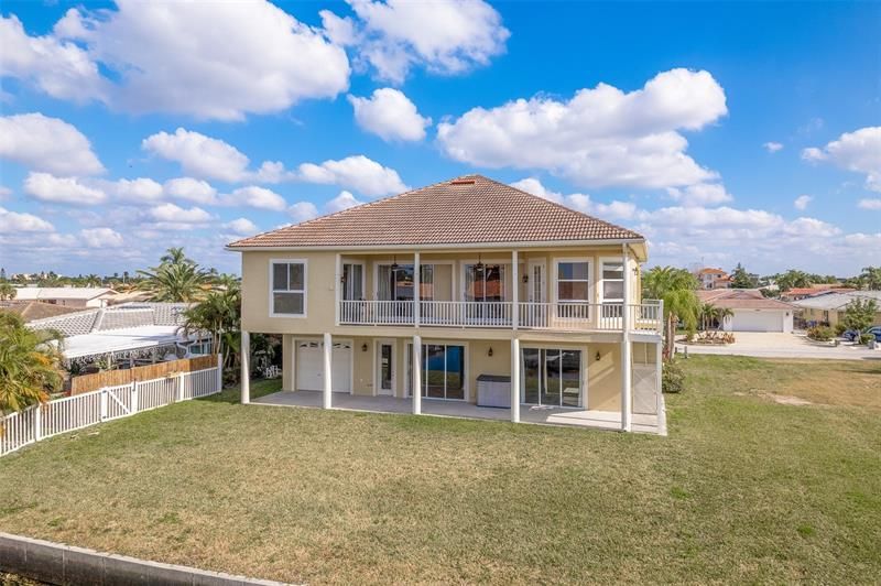 Recently Sold: $899,000 (4 beds, 3 baths, 2592 Square Feet)