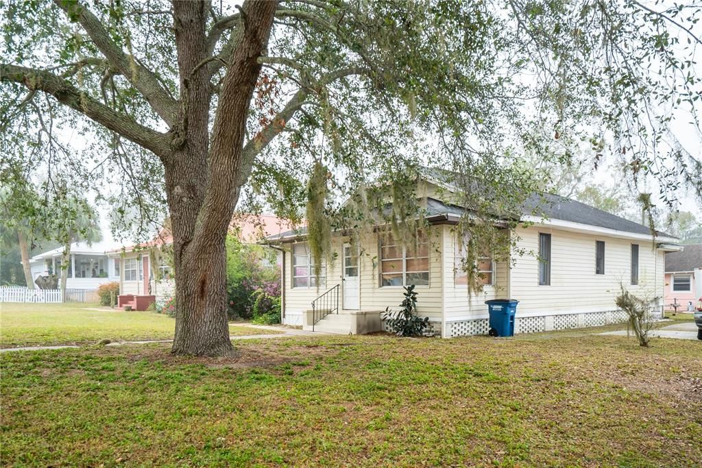 Recently Sold: $119,900 (2 beds, 2 baths, 1032 Square Feet)