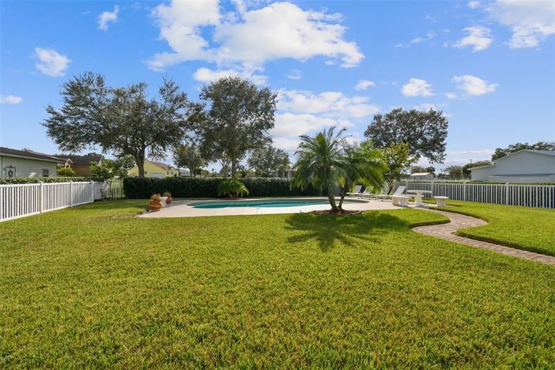 Recently Sold: $750,000 (3 beds, 2 baths, 3935 Square Feet)