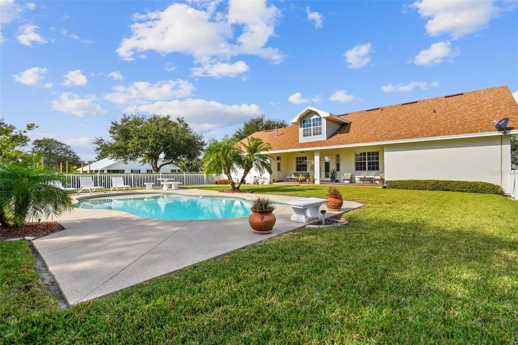 Recently Sold: $750,000 (3 beds, 2 baths, 3935 Square Feet)