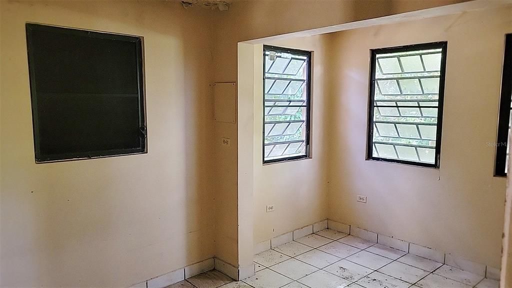 Vendido Recientemente: $124,300 (3 camas, 2 baños, 1400 Pies cuadrados)