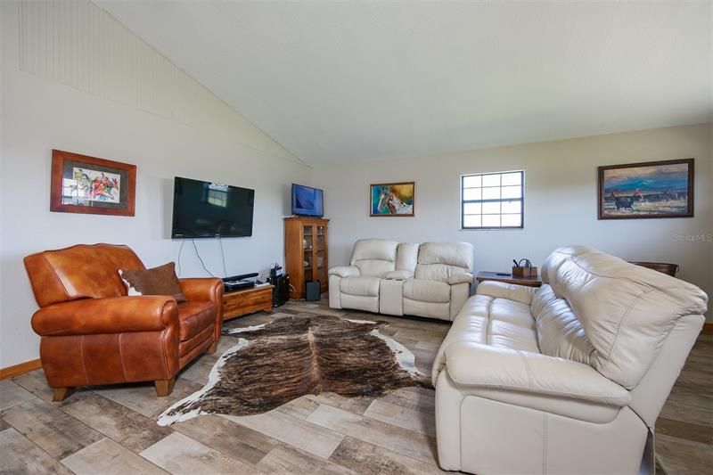 Recently Sold: $995,000 (3 beds, 1 baths, 1728 Square Feet)