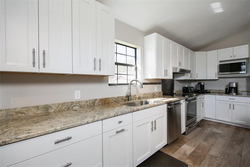 Recently Sold: $995,000 (3 beds, 1 baths, 1728 Square Feet)