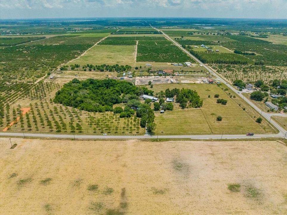 На продажу: $780,800 (0.94 acres)