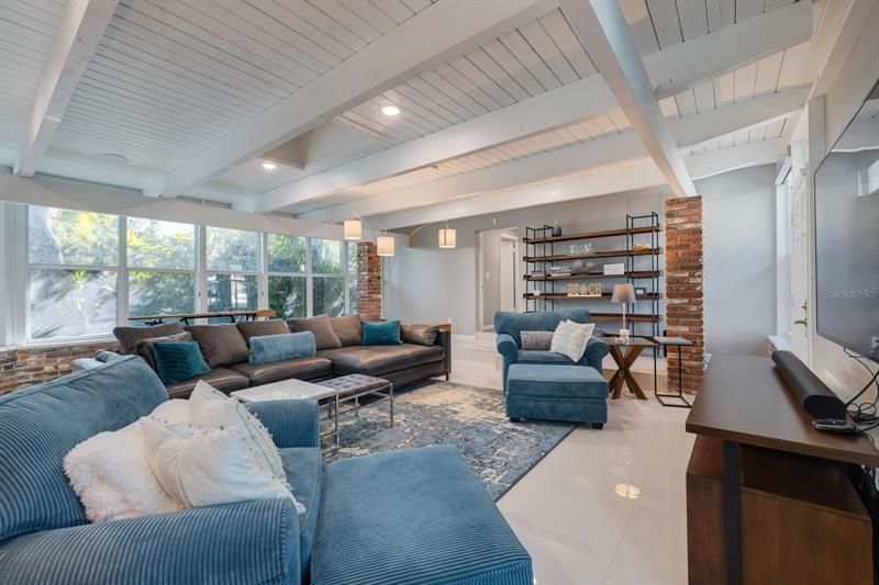 Recently Sold: $3,400,000 (4 beds, 4 baths, 3245 Square Feet)