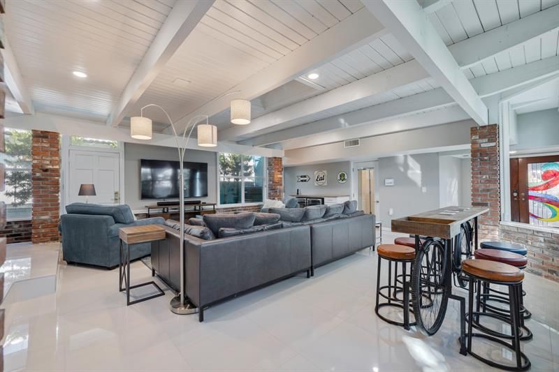 Recently Sold: $3,400,000 (4 beds, 4 baths, 3245 Square Feet)