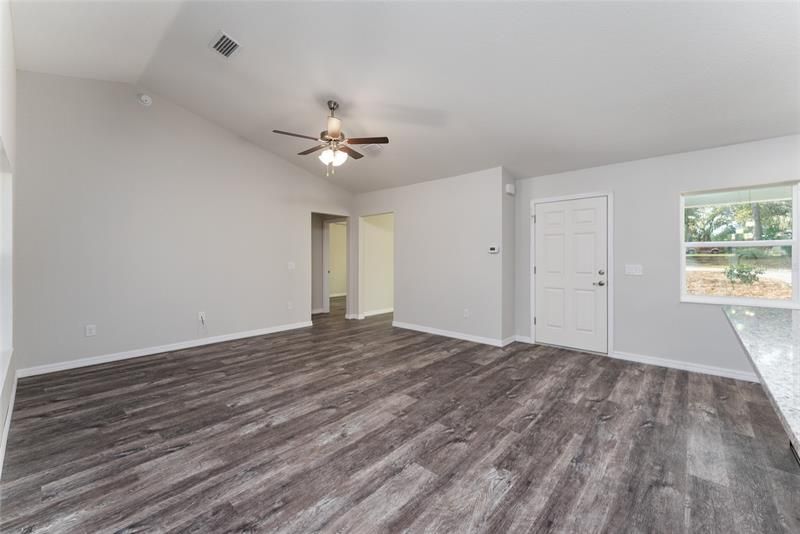 Recently Sold: $317,200 (3 beds, 2 baths, 1615 Square Feet)