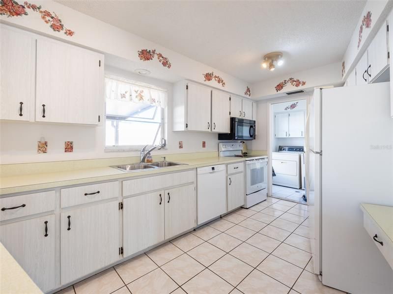 Recently Sold: $325,000 (2 beds, 2 baths, 1397 Square Feet)