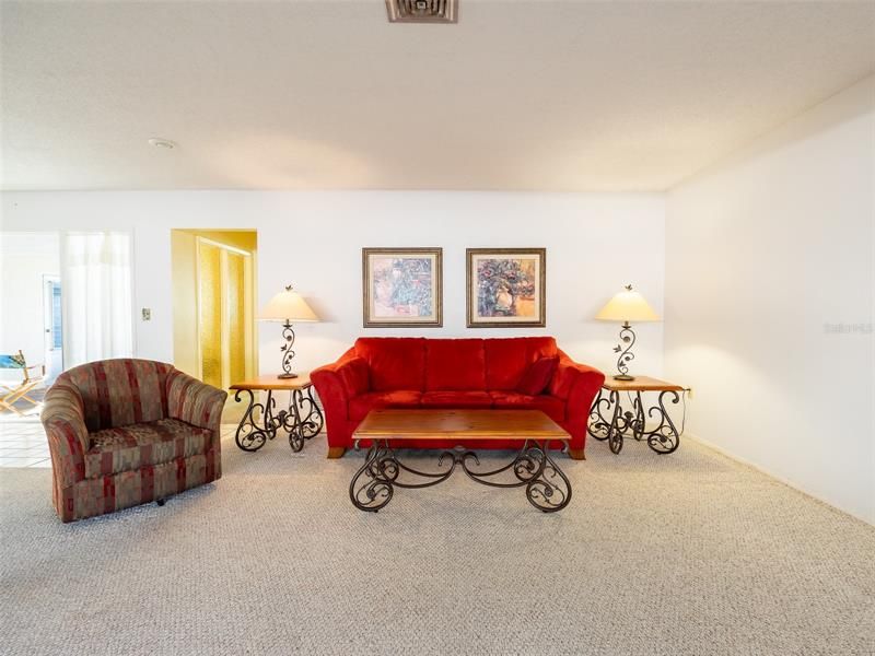 Recently Sold: $325,000 (2 beds, 2 baths, 1397 Square Feet)