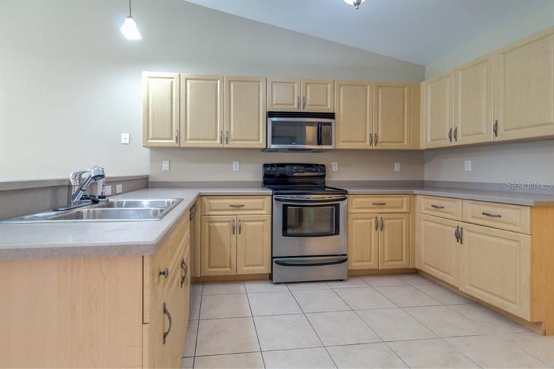 Recently Rented: $1,800 (2 beds, 2 baths, 1325 Square Feet)