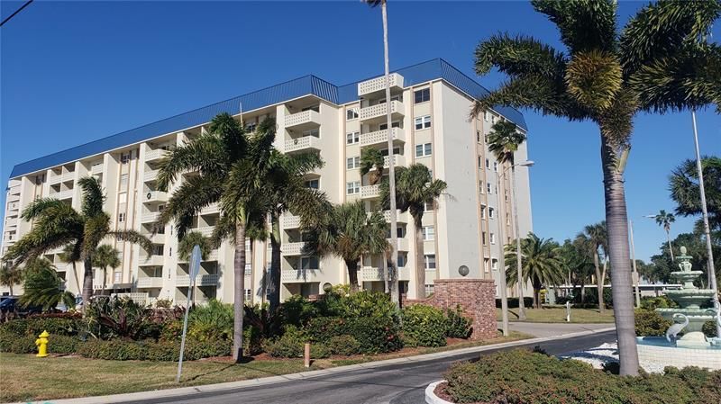 Recently Sold: $375,000 (2 beds, 2 baths, 975 Square Feet)