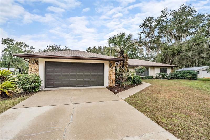Recently Sold: $281,000 (3 beds, 2 baths, 2112 Square Feet)