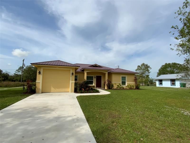 Recently Sold: $300,000 (3 beds, 2 baths, 1530 Square Feet)