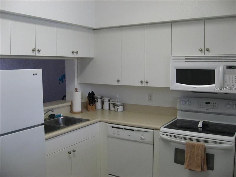 Recently Rented: $1,800 (2 beds, 2 baths, 932 Square Feet)