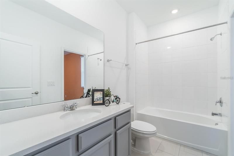 最近租的: $2,550 (3 贝兹, 2 浴室, 1631 平方英尺)
