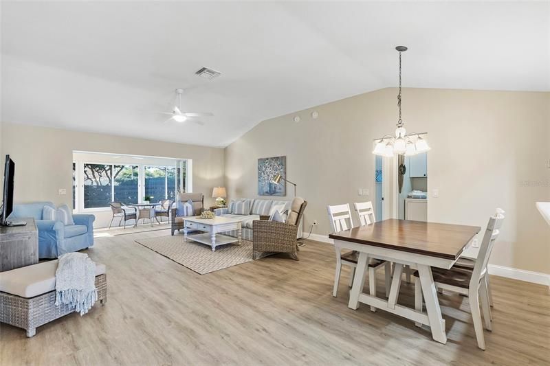 Recently Sold: $420,000 (3 beds, 2 baths, 1456 Square Feet)