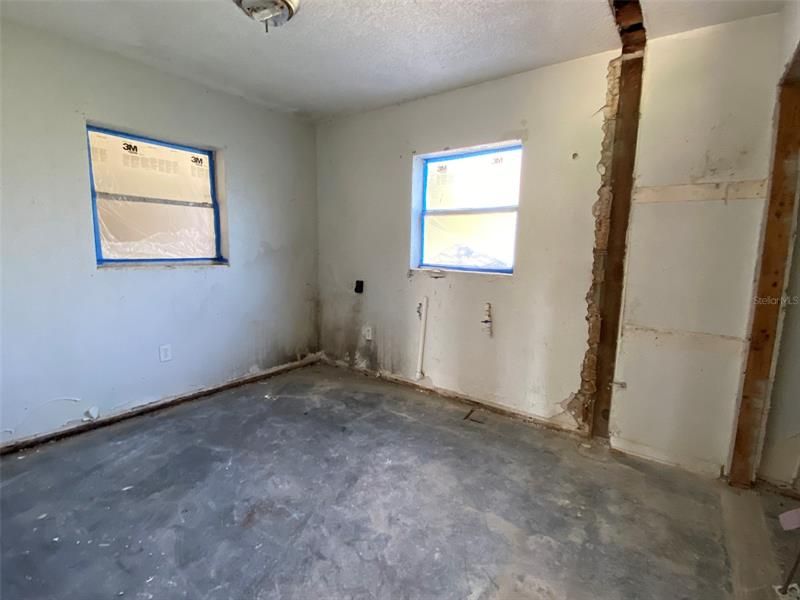 Recently Sold: $129,980 (3 beds, 1 baths, 1221 Square Feet)