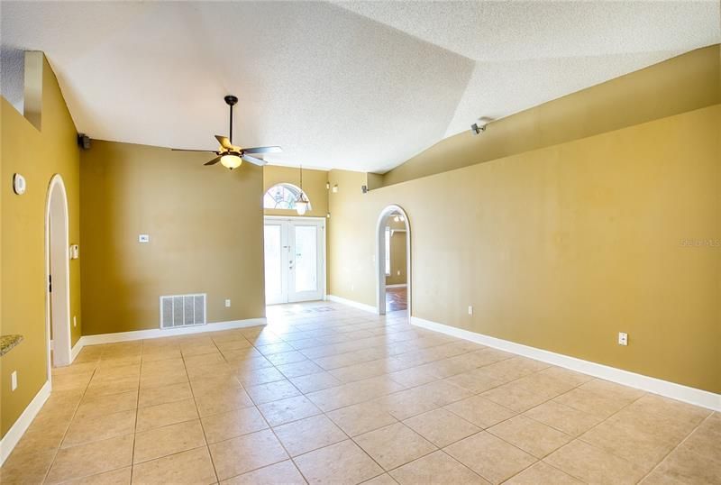 Recently Sold: $460,000 (3 beds, 2 baths, 1592 Square Feet)