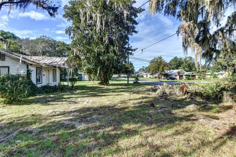 Recently Sold: $100,000 (4 beds, 1 baths, 898 Square Feet)
