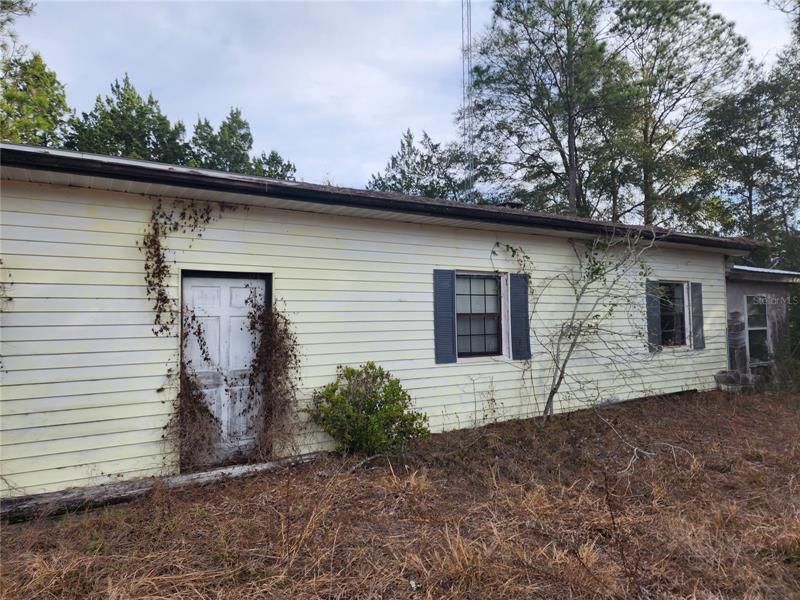 Recently Sold: $60,000 (2 beds, 1 baths, 1160 Square Feet)