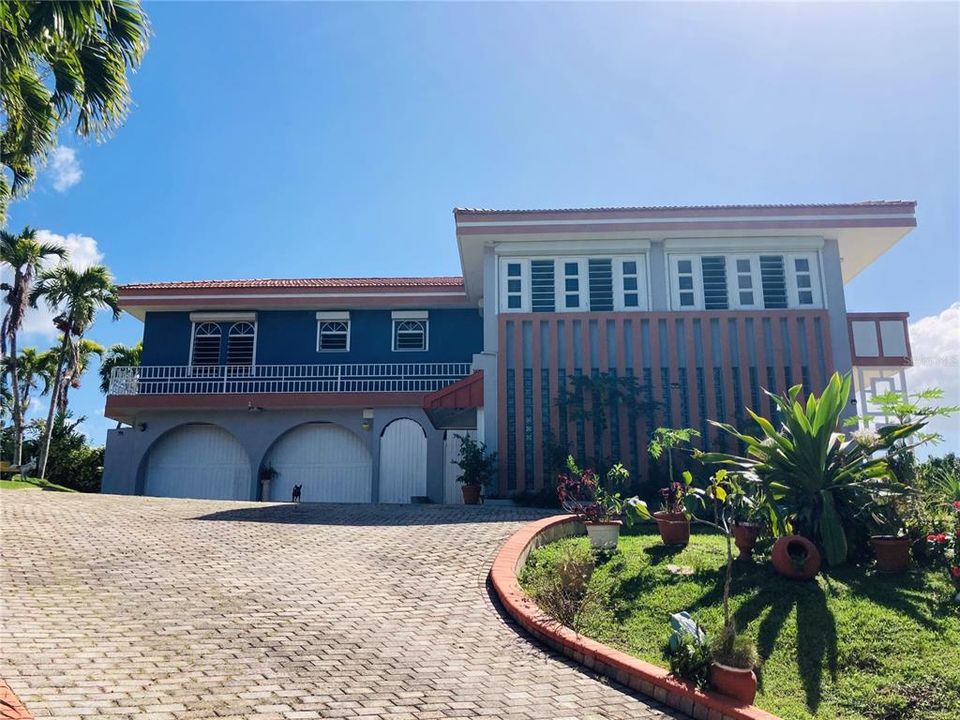 Recently Sold: $550,000 (4 beds, 3 baths, 3000 Square Feet)