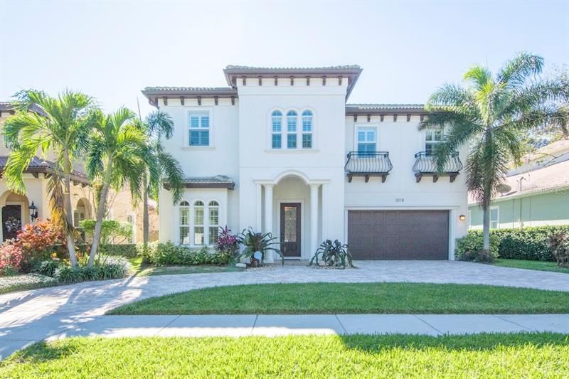 Recently Sold: $1,650,000 (5 beds, 4 baths, 4093 Square Feet)