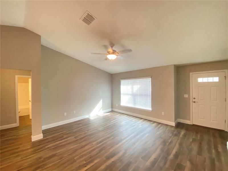 Recently Rented: $1,850 (3 beds, 2 baths, 1447 Square Feet)
