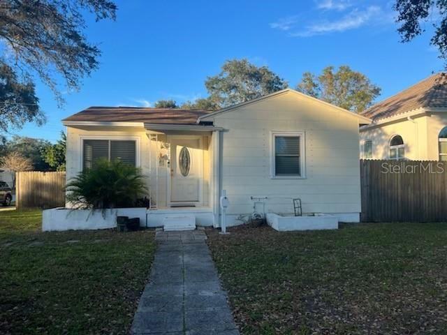 Recently Sold: $300,000 (2 beds, 1 baths, 686 Square Feet)