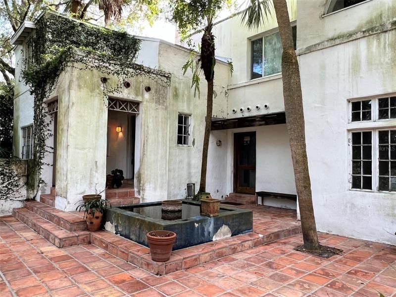 Vendido Recientemente: $460,000 (4 camas, 2 baños, 3156 Pies cuadrados)