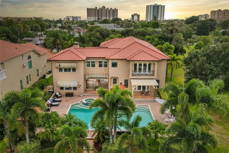 Recently Sold: $2,575,000 (5 beds, 5 baths, 5130 Square Feet)