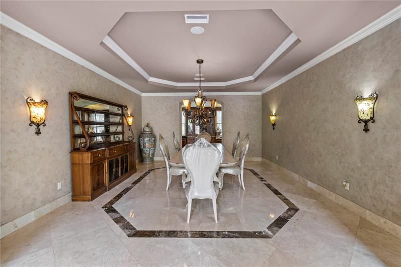 Vendido Recientemente: $2,575,000 (5 camas, 5 baños, 5130 Pies cuadrados)