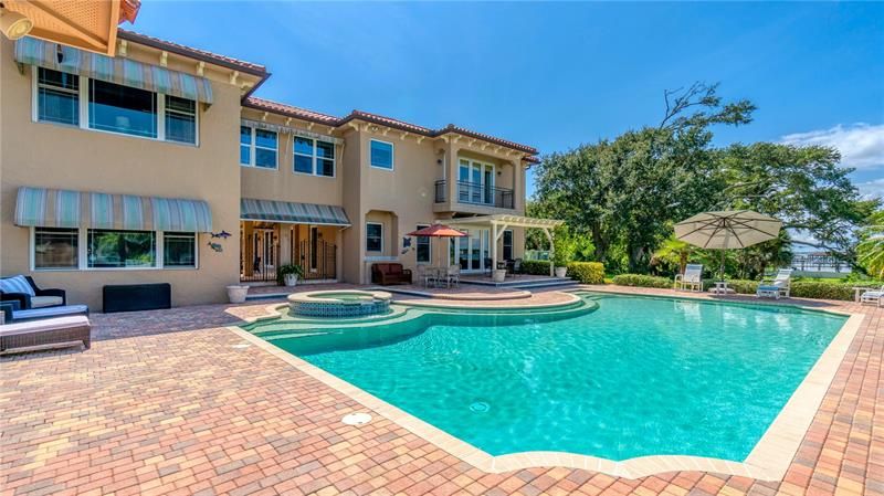 Recently Sold: $2,575,000 (5 beds, 5 baths, 5130 Square Feet)