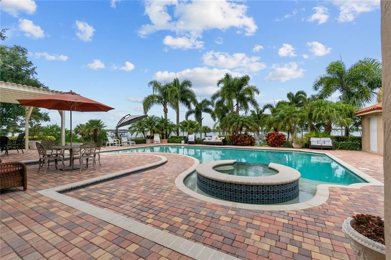 Recently Sold: $2,575,000 (5 beds, 5 baths, 5130 Square Feet)