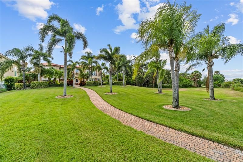 Recently Sold: $2,575,000 (5 beds, 5 baths, 5130 Square Feet)