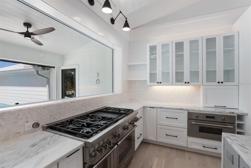 Recently Sold: $4,250,000 (3 beds, 3 baths, 2246 Square Feet)