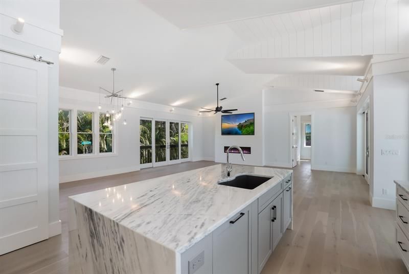 Recently Sold: $4,250,000 (3 beds, 3 baths, 2246 Square Feet)